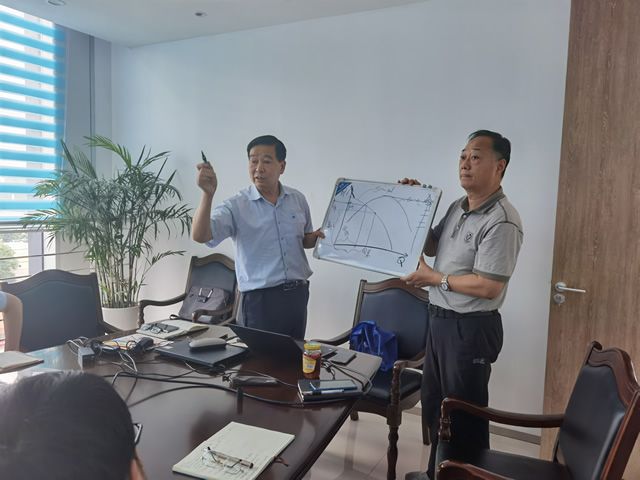 我院特邀請原南京水務(wù)集團(tuán)總工吳志成來我院授課(圖2)